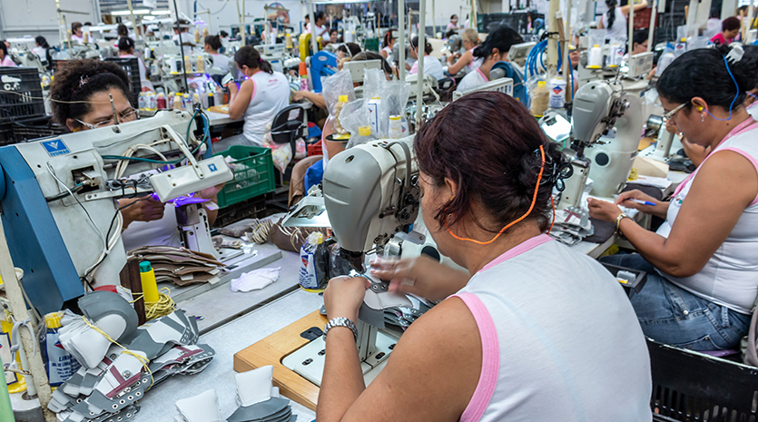 Empleo formal creció 4,2 % en junio y sumó 251 000 puestos de trabajo