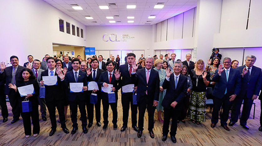CCL galardonó a jóvenes talentos en la segunda edición del Premio Julio Velarde